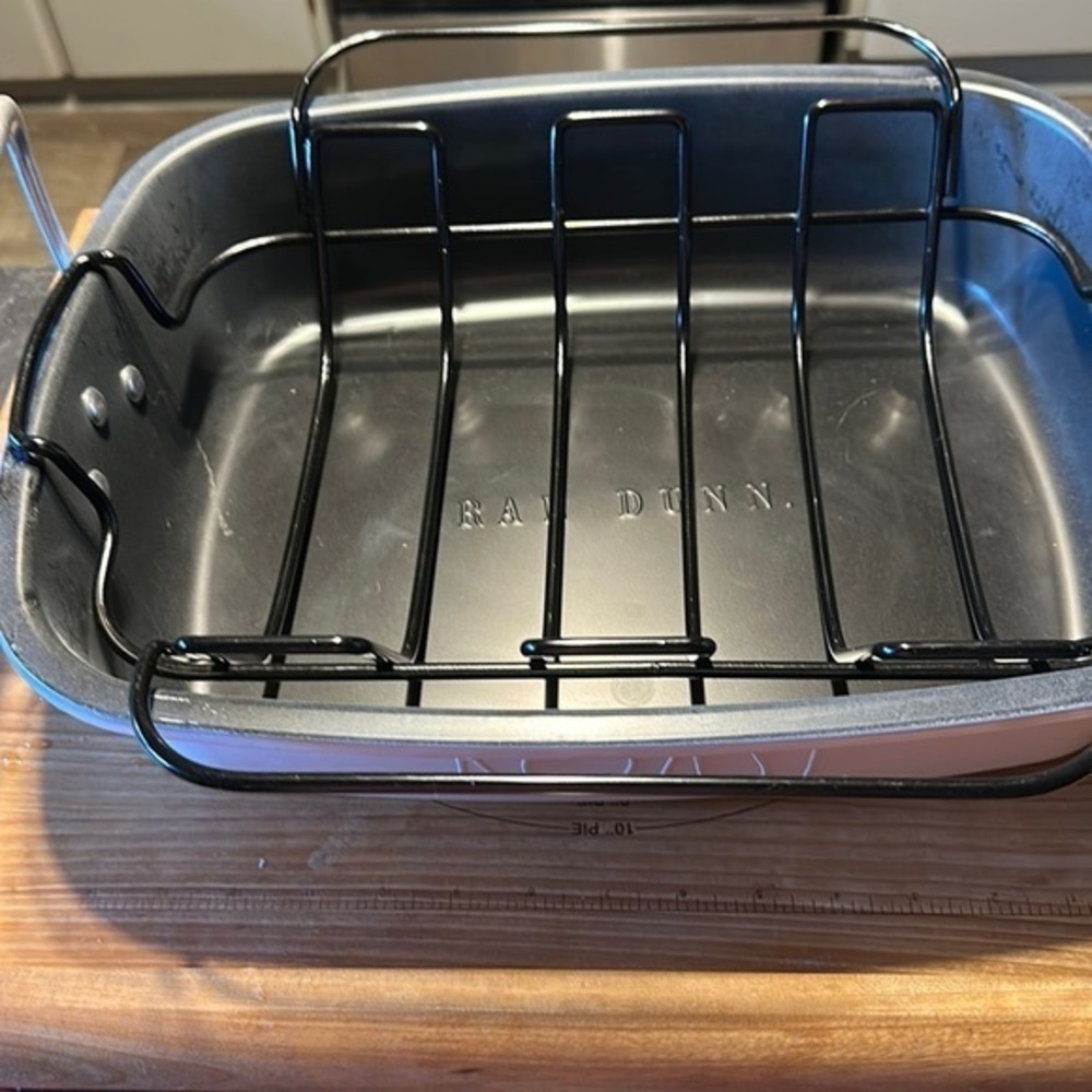 Rae Dunn roasting pan about 12 x 16